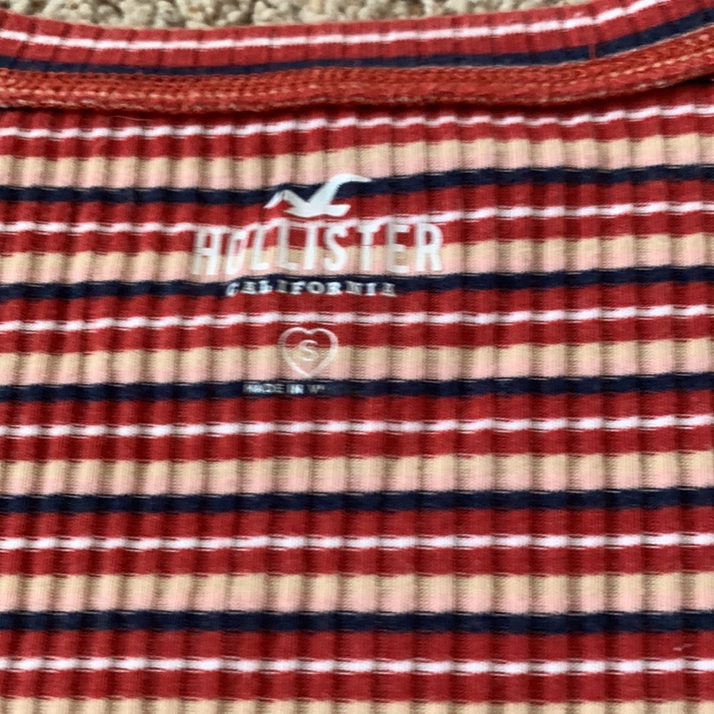 Hollister tee size small - Picture 2 of 3